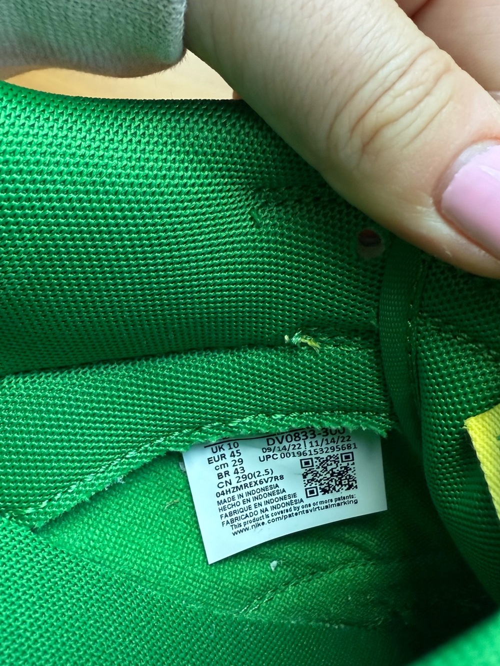 Nike Dunks “Reverse Brazil” - Picture 5 of 5